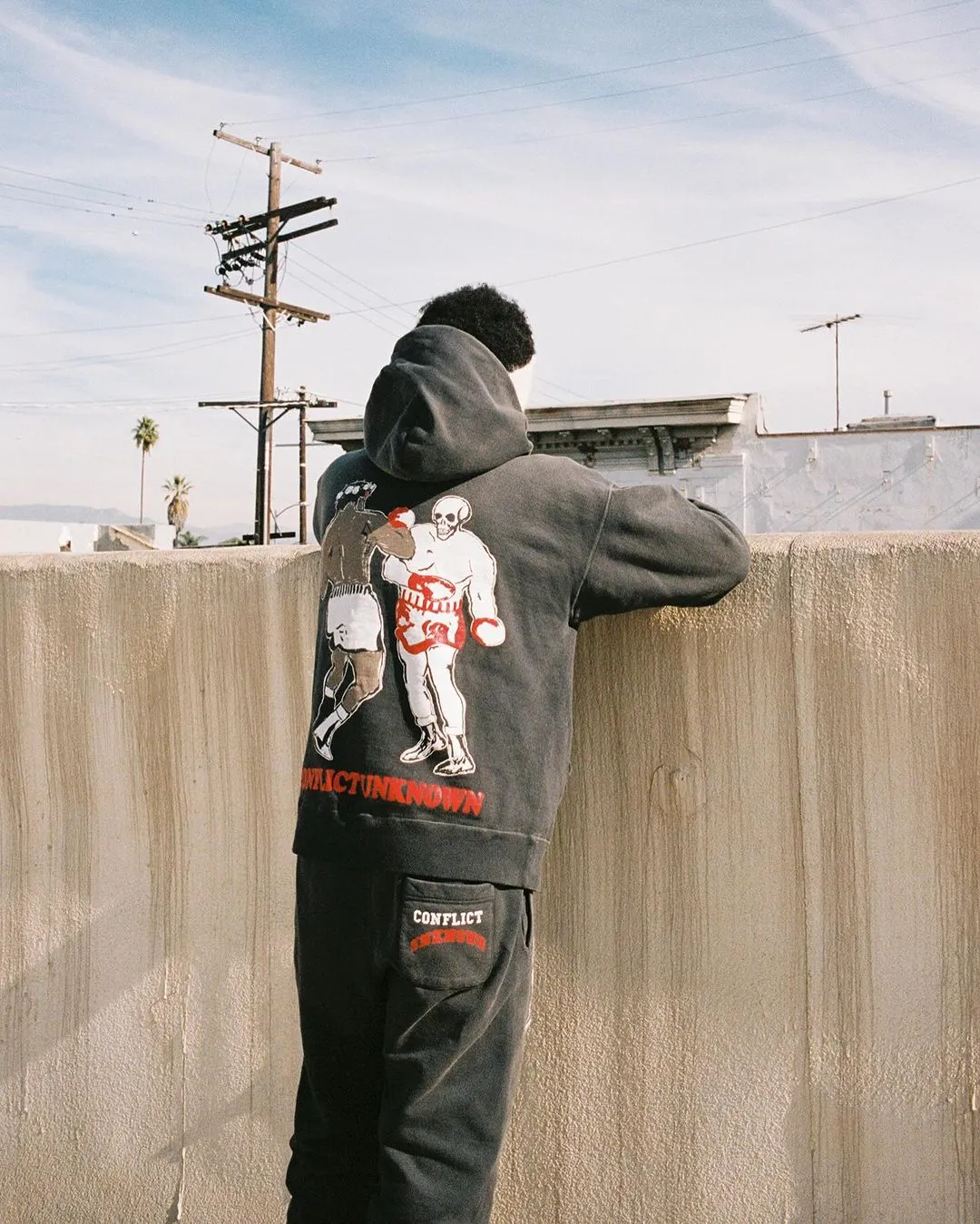 SAINT Mxxxxxx x DENIM TEARS STRUGGLE SWTPNTS/BLK DT co-branded boxing retro distressed sweatpants, washed black S-XL Assute dyeing, whole piece sprayed with horse fade, authentic grade crack printing, mold customization co-branded main mark/washed mark, factory four-needle six-thread workmanship, no bone seams, more comfortable to wear